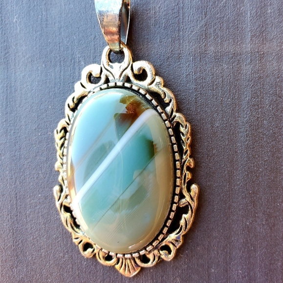 New Carved Copper Green Onyx Agate Oval Pendant. - Picture 3 of 10